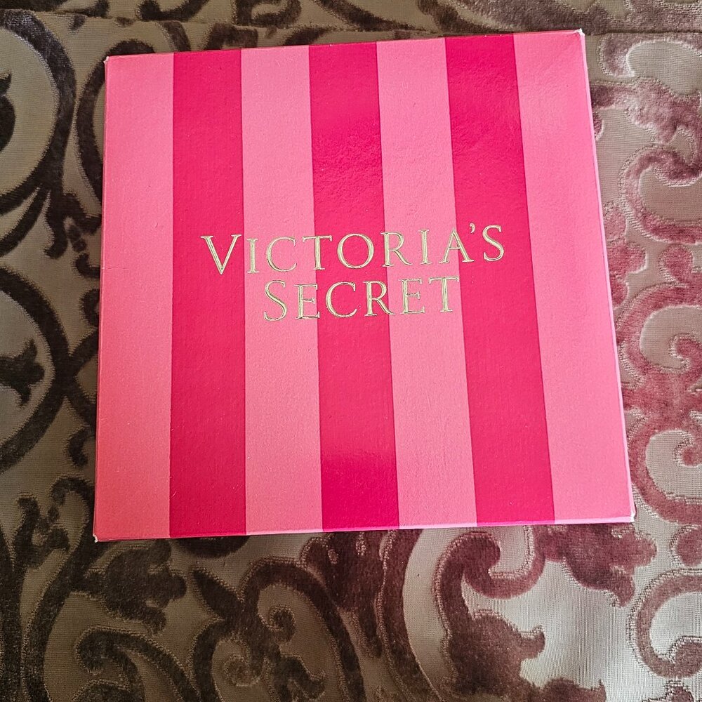 New Victoria's Secret size large panties (62 piece lot)